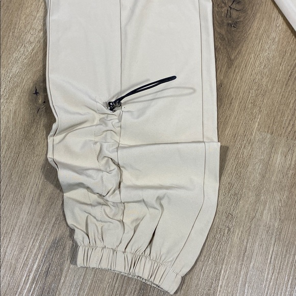 Lightweight beige jogger pants size small - Picture 4 of 7